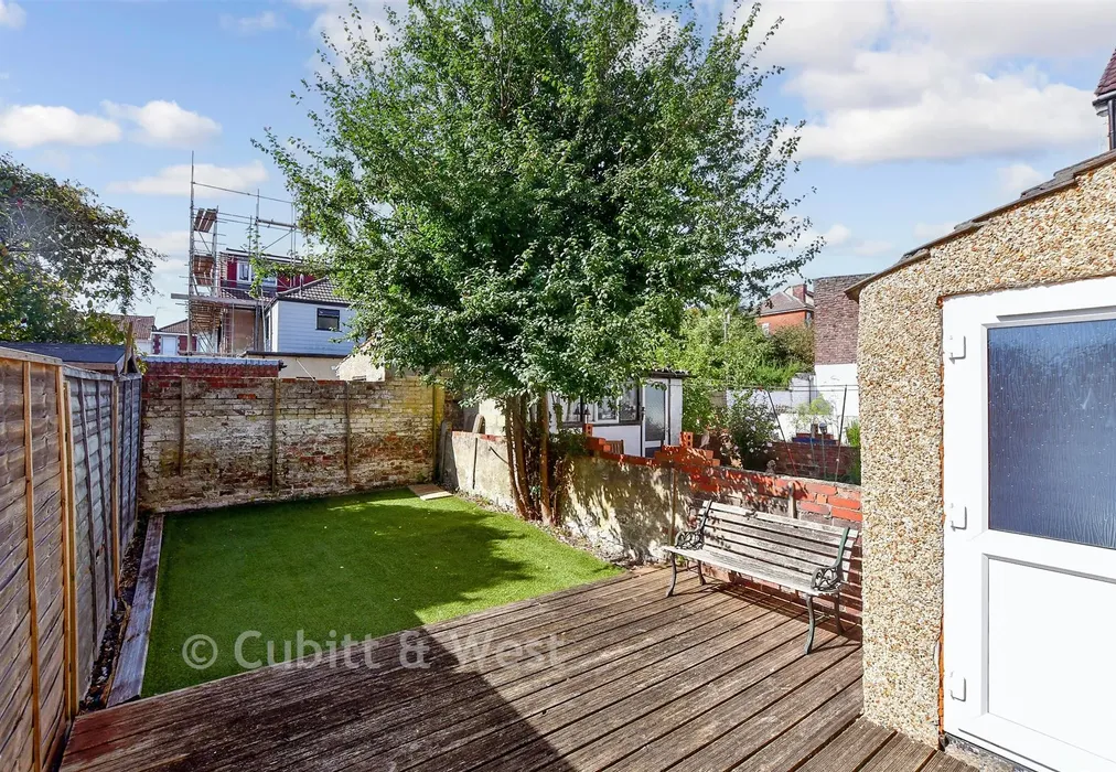Rear Garden - Powerscourt Road, North End, Hampshire - Wards of Kent