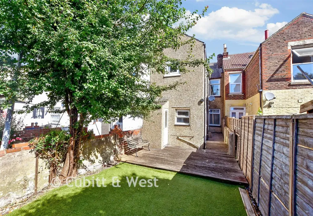 Rear Garden - Powerscourt Road, North End, Hampshire - Wards of Kent