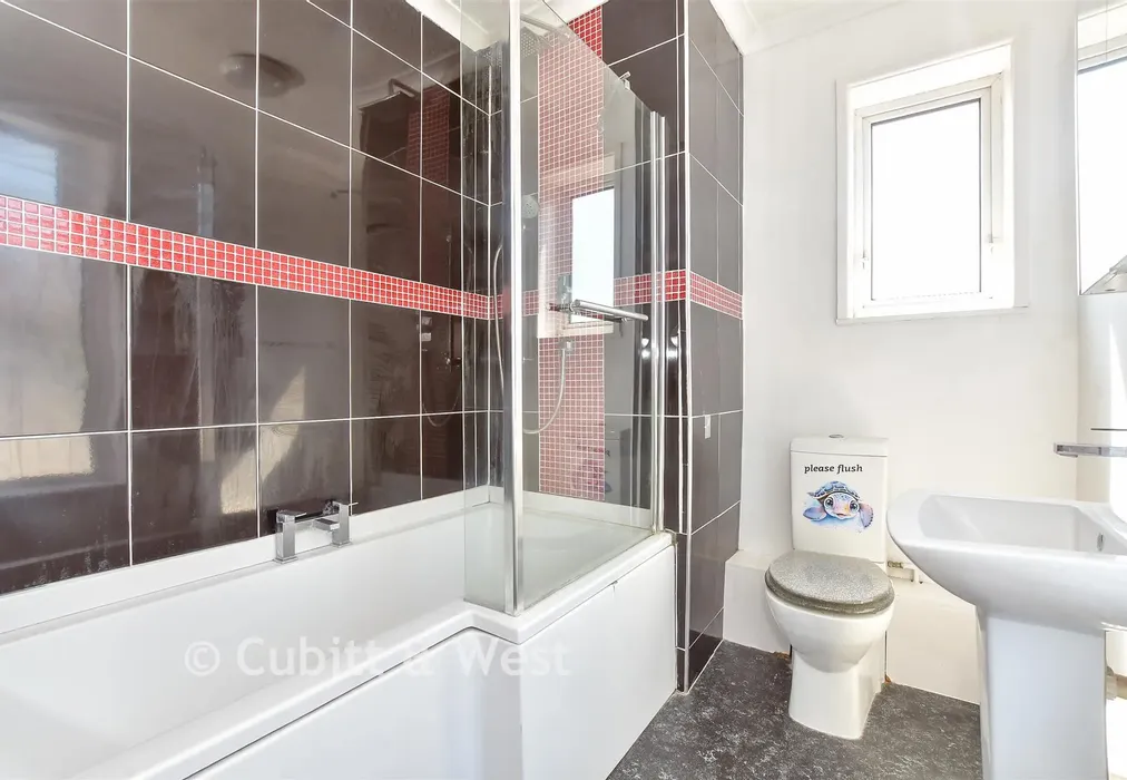 Bathroom - Binsteed Road, Portsmouth, Hampshire - Wards of Kent