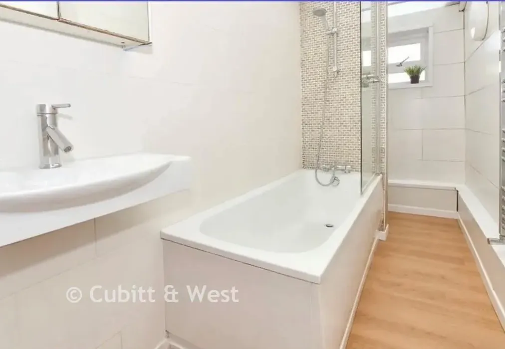 Bathroom - Toronto Road, Portsmouth, Hampshire - Wards of Kent