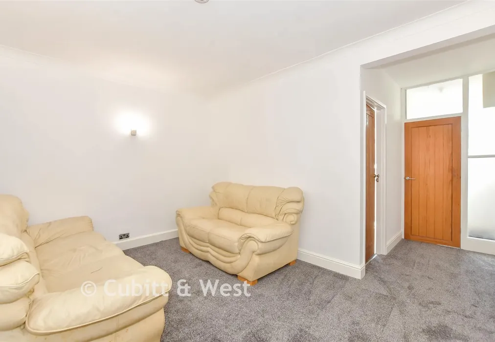 Lounge - Toronto Road, Portsmouth, Hampshire - Wards of Kent