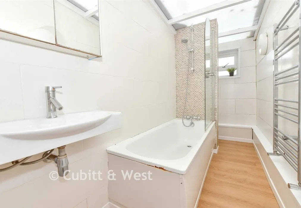 Bathroom - Toronto Road, Portsmouth, Hampshire - Wards of Kent