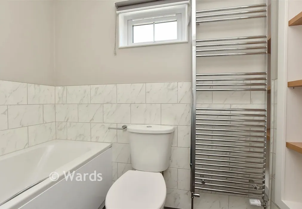 Bathroom - Oakside Park, London Road, Dunkirk, Kent - Wards of Kent
