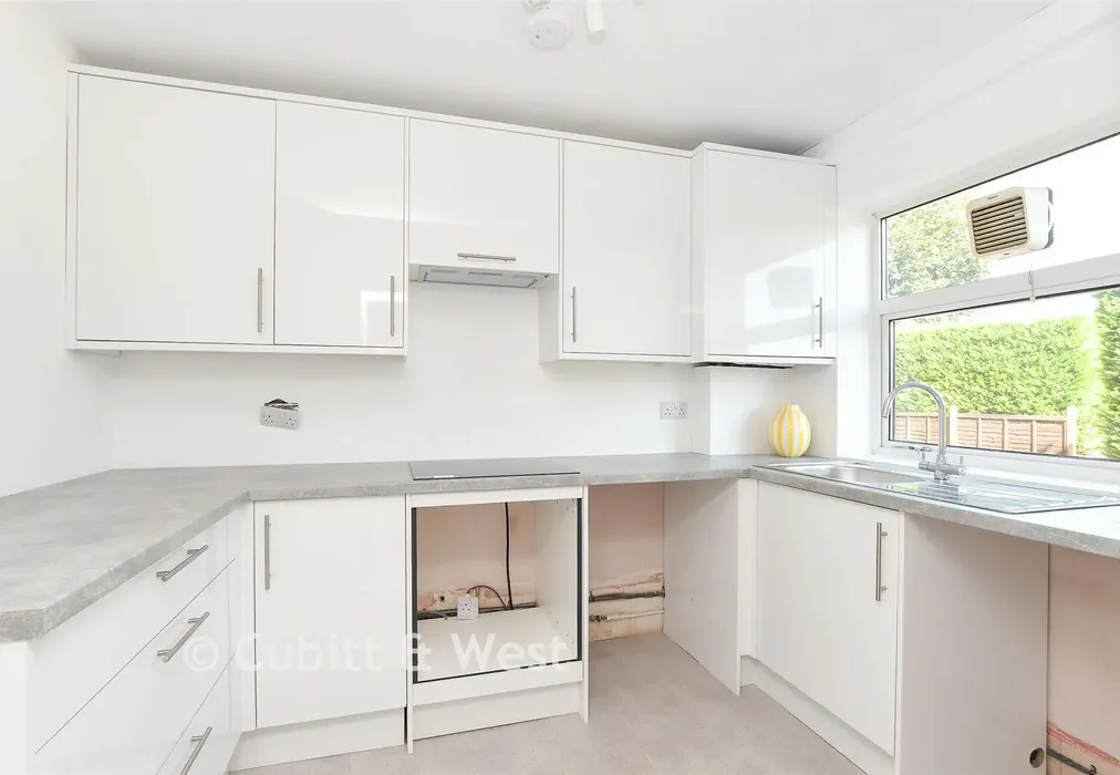 Kitchen - Tupwood Lane, Caterham, Surrey - Wards of Kent