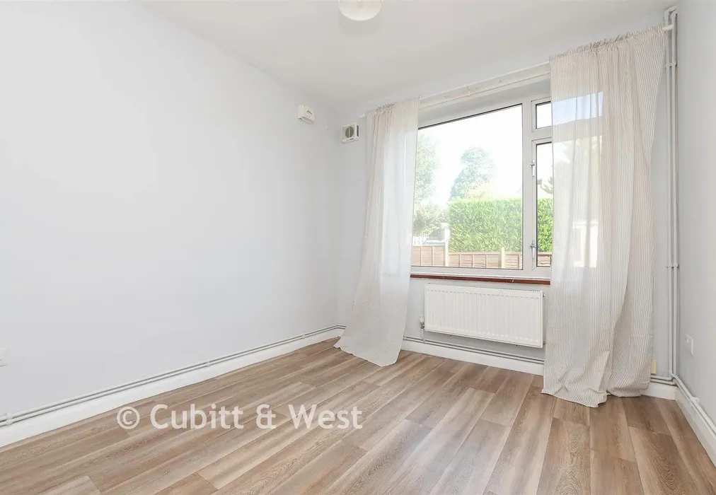 Bedroom 2 - Tupwood Lane, Caterham, Surrey - Wards of Kent