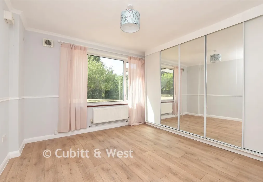 Bedroom 1 - Tupwood Lane, Caterham, Surrey - Wards of Kent