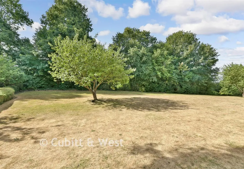 Communal Gardens - Tupwood Lane, Caterham, Surrey - Wards of Kent