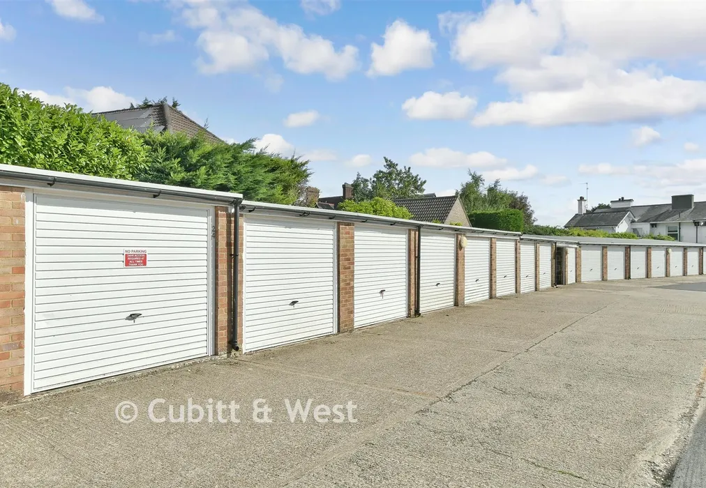 Garage - Tupwood Lane, Caterham, Surrey - Wards of Kent