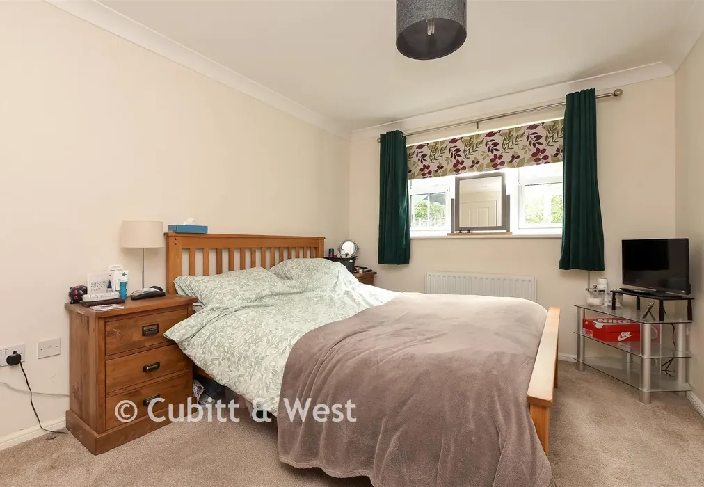 Bedroom 1 - Stafford Rise, Caterham, Surrey - Wards of Kent