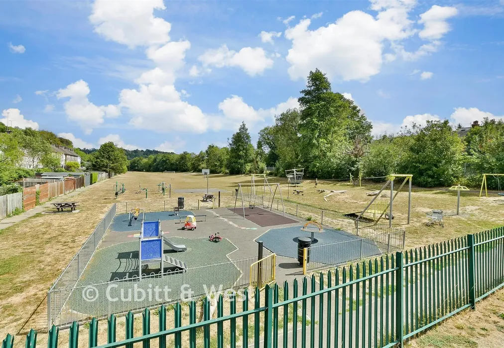 Surrounding Area - Stafford Rise, Caterham, Surrey - Wards of Kent
