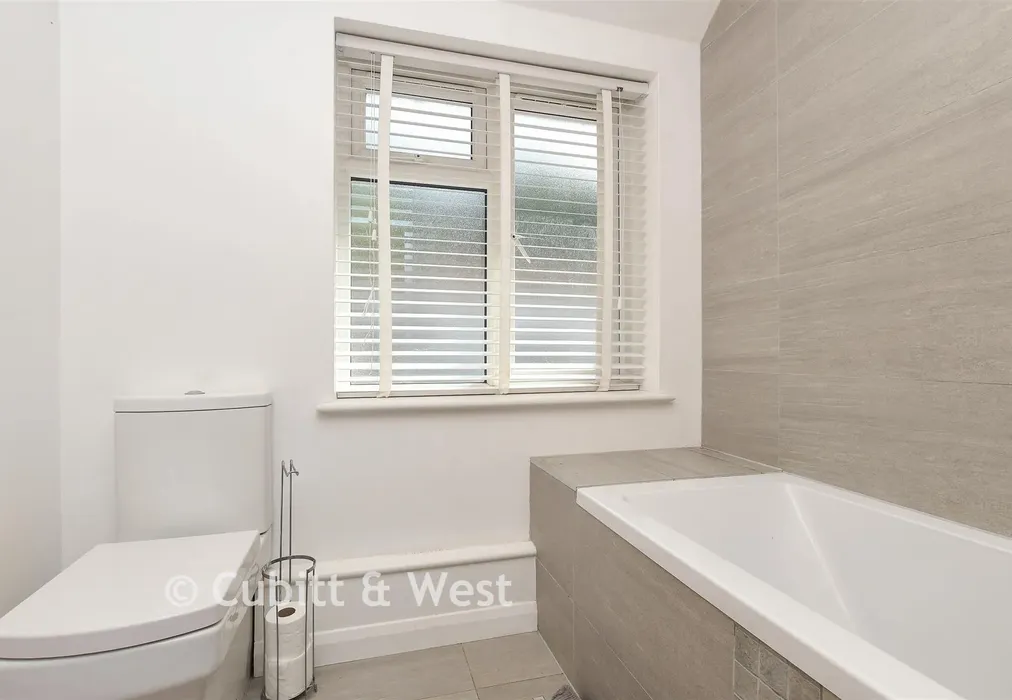 Family Bathroom - Johns Walk, Whyteleafe, Surrey - Wards of Kent