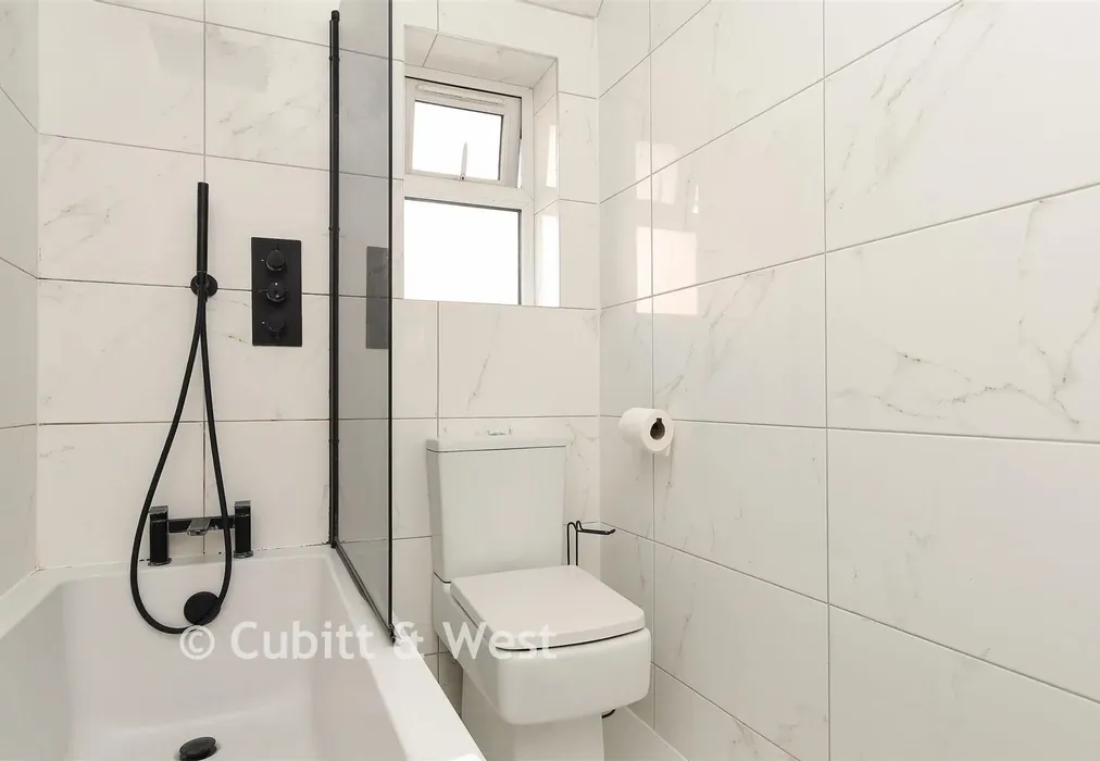 En-Suite Bathroom - Johns Walk, Whyteleafe, Surrey - Wards of Kent