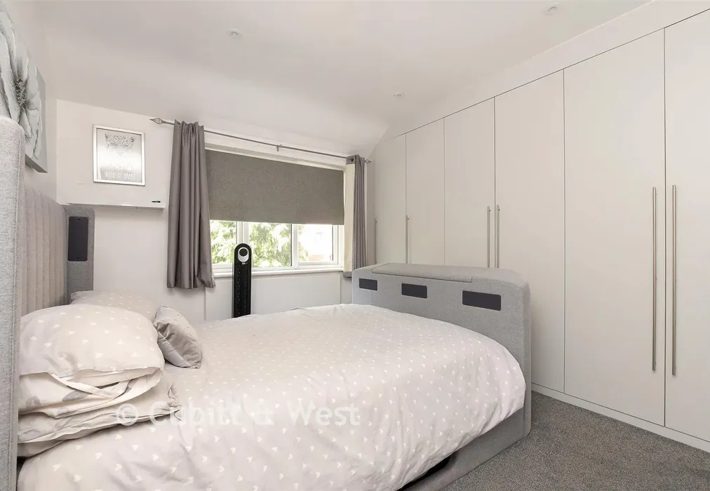 Bedroom 1 - Johns Walk, Whyteleafe, Surrey - Wards of Kent
