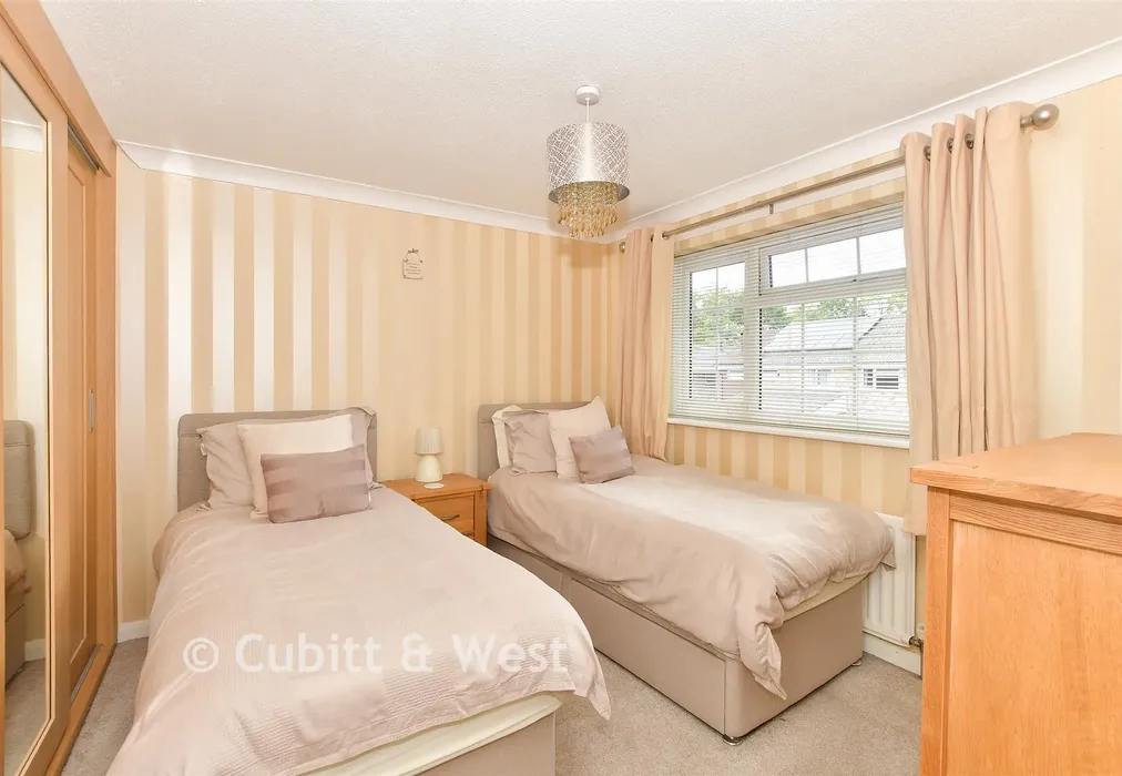 Bedroom 2 - Woburn Road, Gossops Green, Crawley, West Sussex - Wards of Kent