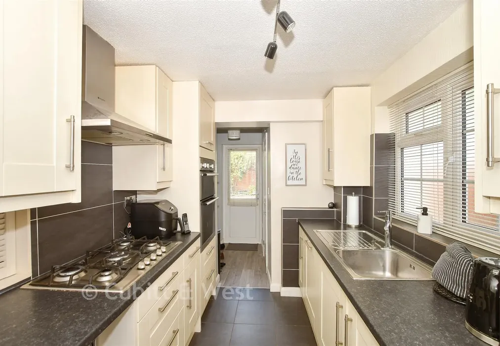 Kitchen - Woburn Road, Gossops Green, Crawley, West Sussex - Wards of Kent