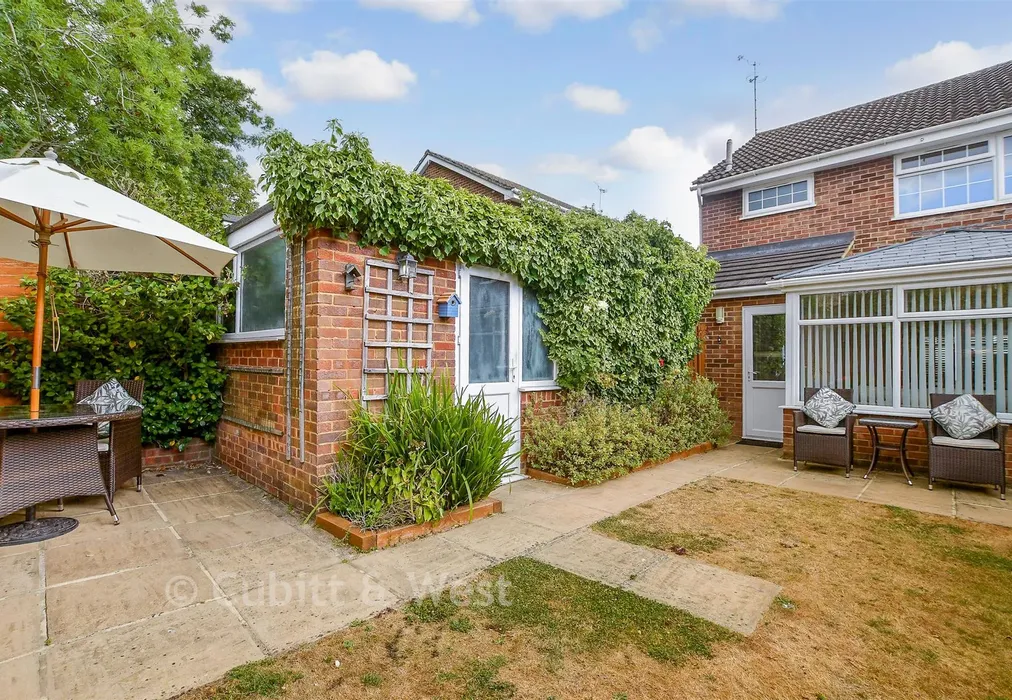 Rear Garden - Woburn Road, Gossops Green, Crawley, West Sussex - Wards of Kent