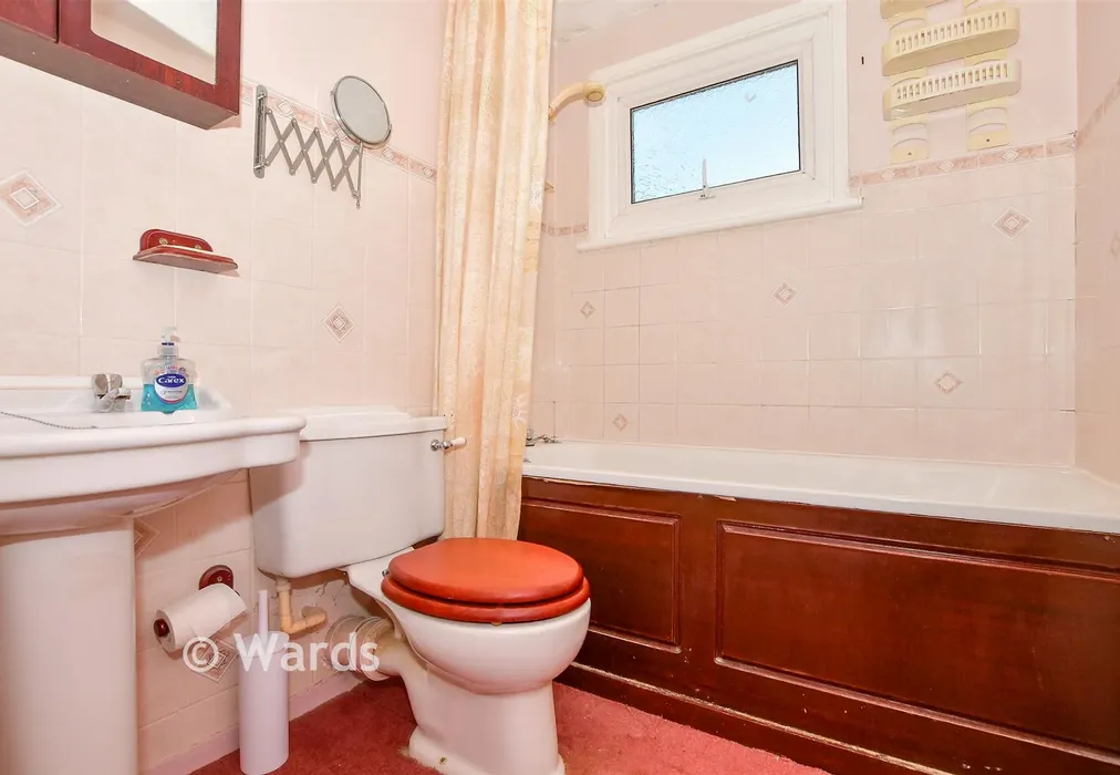 Bathroom - Tutsham Way, Paddock Wood, Kent - Wards of Kent