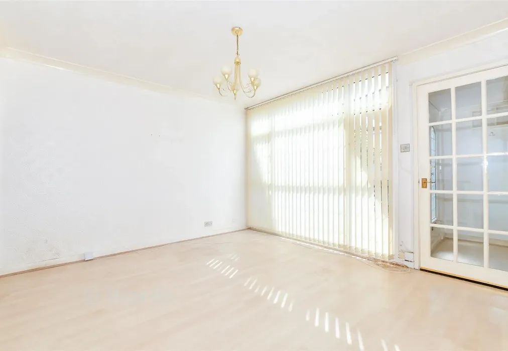 Lounge - Beaufort Walk, Maidstone, Kent - Wards of Kent