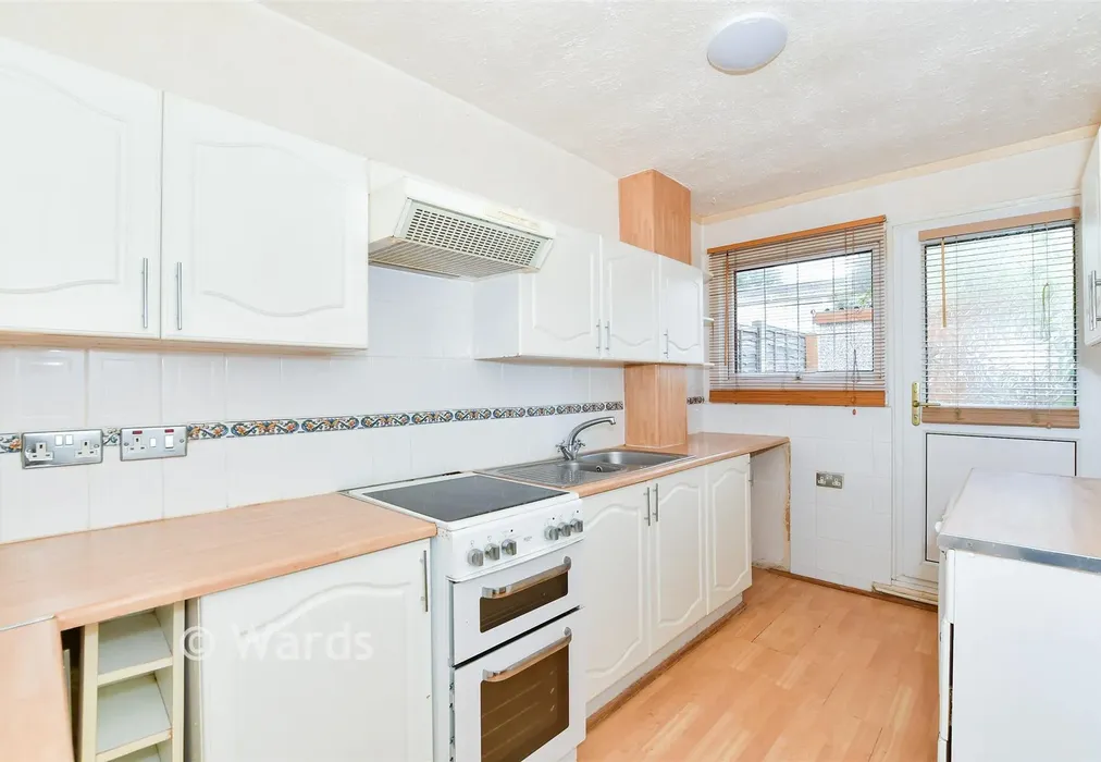 Kitchen - Beaufort Walk, Maidstone, Kent - Wards of Kent