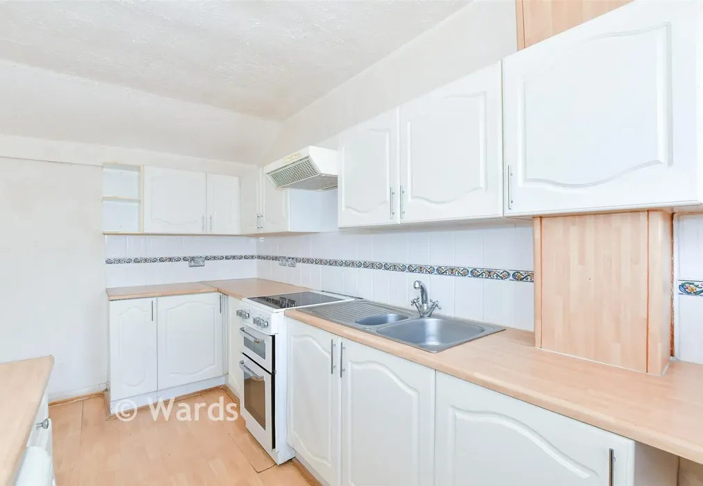 Kitchen - Beaufort Walk, Maidstone, Kent - Wards of Kent