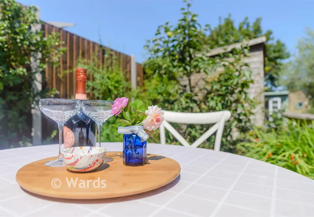 External Lifestyle Photograph - Melliker Lane, Meopham, Kent - Wards of Kent