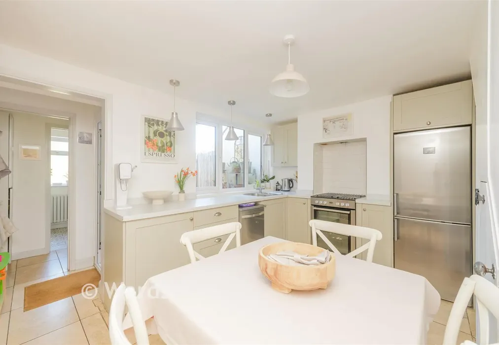 Kitchen - Melliker Lane, Meopham, Kent - Wards of Kent