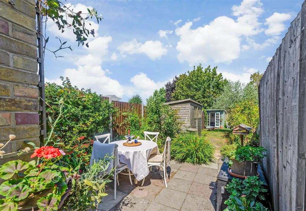 Rear Garden - Melliker Lane, Meopham, Kent - Wards of Kent