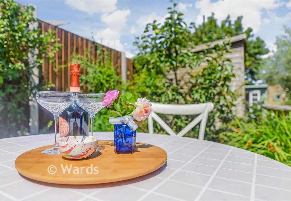 External Lifestyle Photograph - Melliker Lane, Meopham, Kent - Wards of Kent