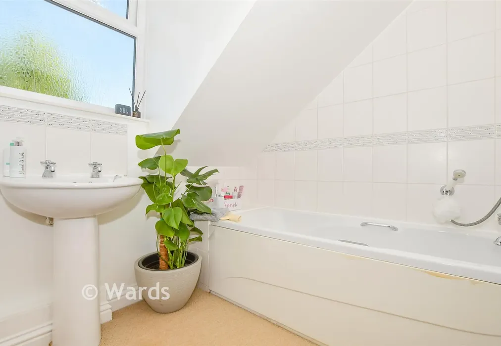 En-Suite Bathroom - Cranborne Avenue, Maidstone, Kent - Wards of Kent