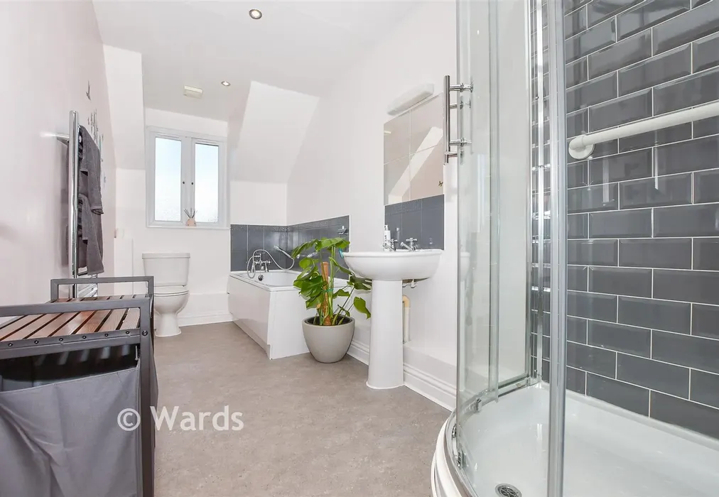 Bathroom - Cranborne Avenue, Maidstone, Kent - Wards of Kent