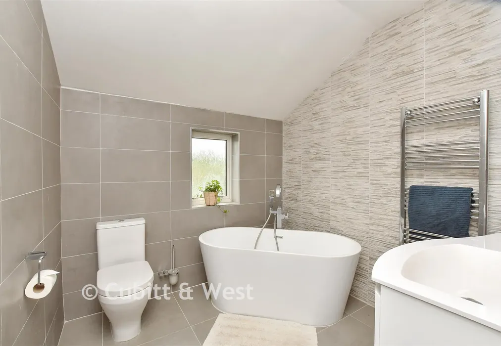 Bathroom - Malden Road, Sutton, Surrey - Wards of Kent