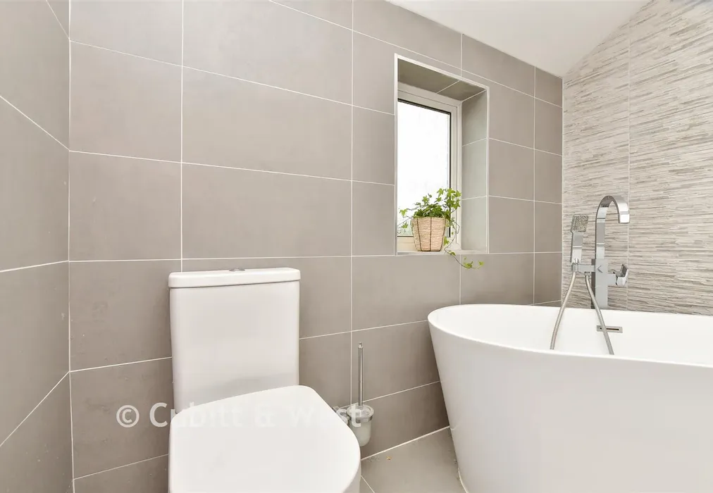 Bathroom - Malden Road, Sutton, Surrey - Wards of Kent
