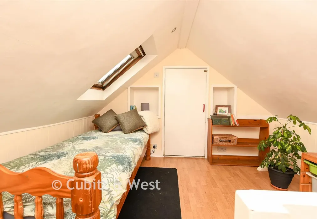 Loft Room - Linnell Road, Redhill, Surrey - Wards of Kent