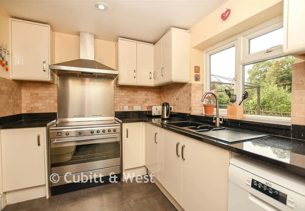 Kitchen - Linnell Road, Redhill, Surrey - Wards of Kent