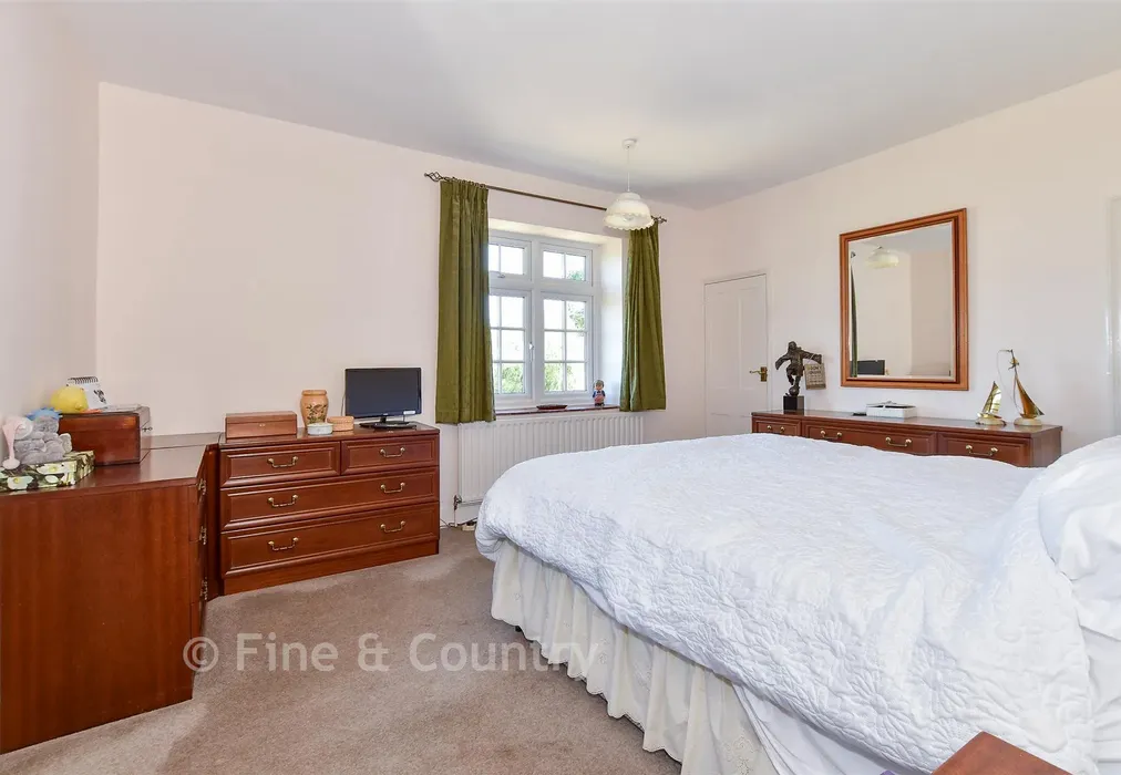 Principal Bedroom - Grove, Grove, Kent - Wards of Kent