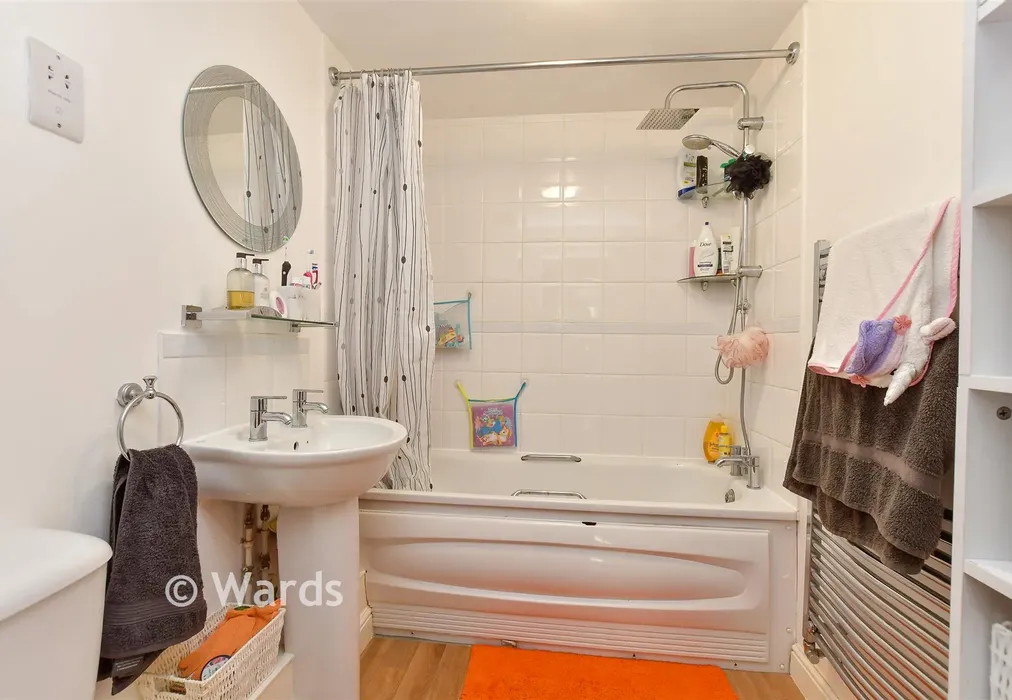 Bathroom - Edward Vinson Drive, Faversham, Kent - Wards of Kent