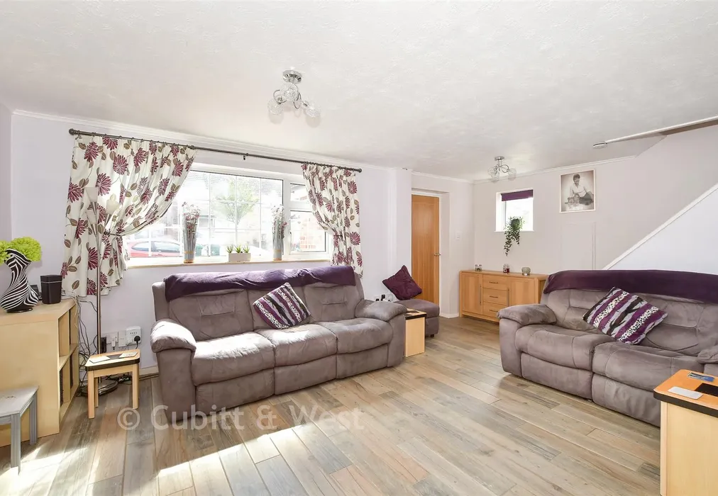 Lounge - Parkway, Pound Hill, Crawley, West Sussex - Wards of Kent