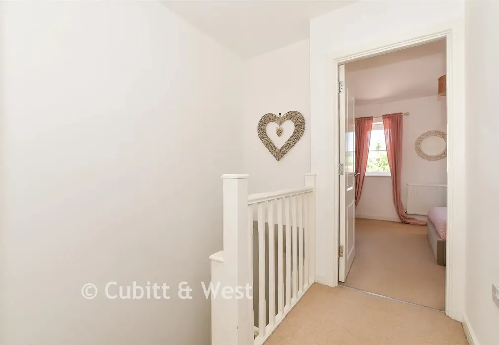 Landing - Onslow Walk, Broadbridge Heath, West Sussex - Wards of Kent