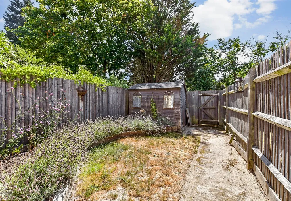 Rear Garden - Onslow Walk, Broadbridge Heath, West Sussex - Wards of Kent
