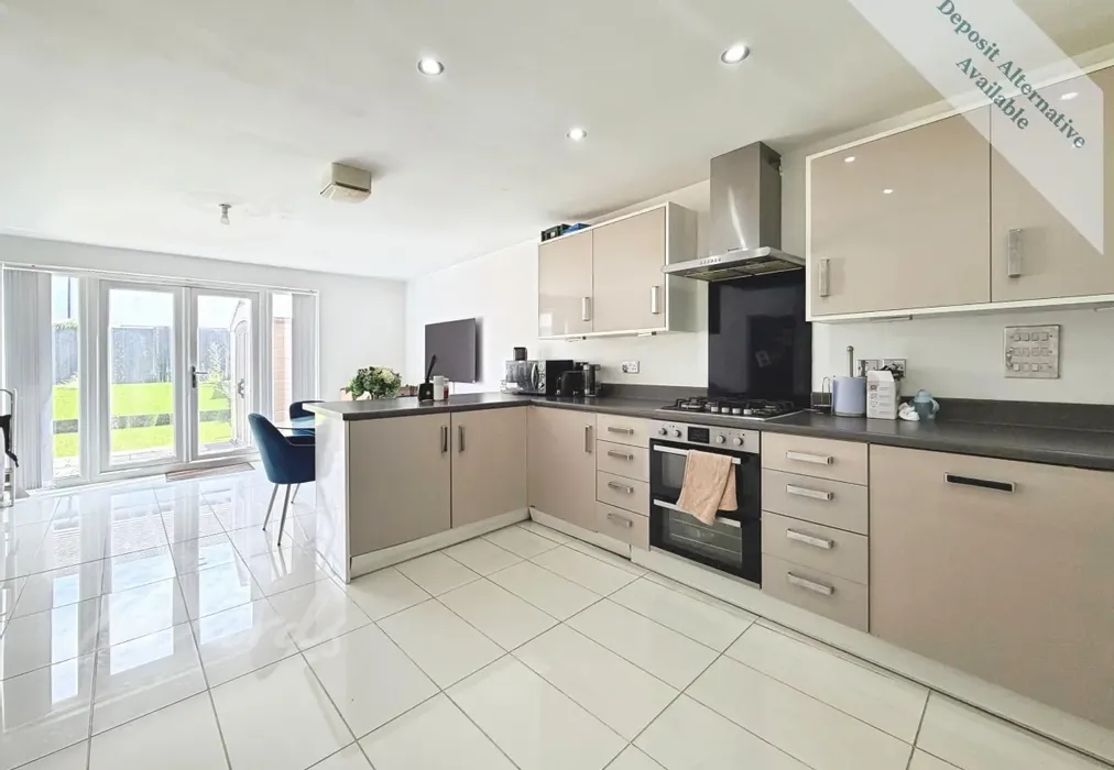 Kitchen - Southfields Green Gravesend DA11 - Wards of Kent