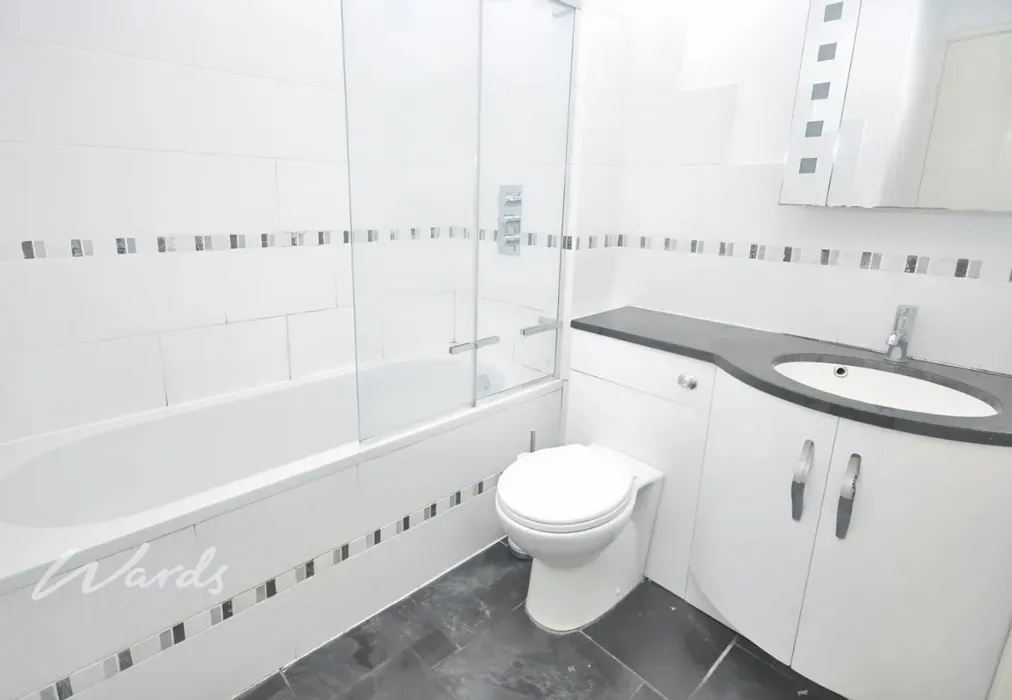 Bathroom - Louvain Road Greenhithe DA9 - Wards of Kent