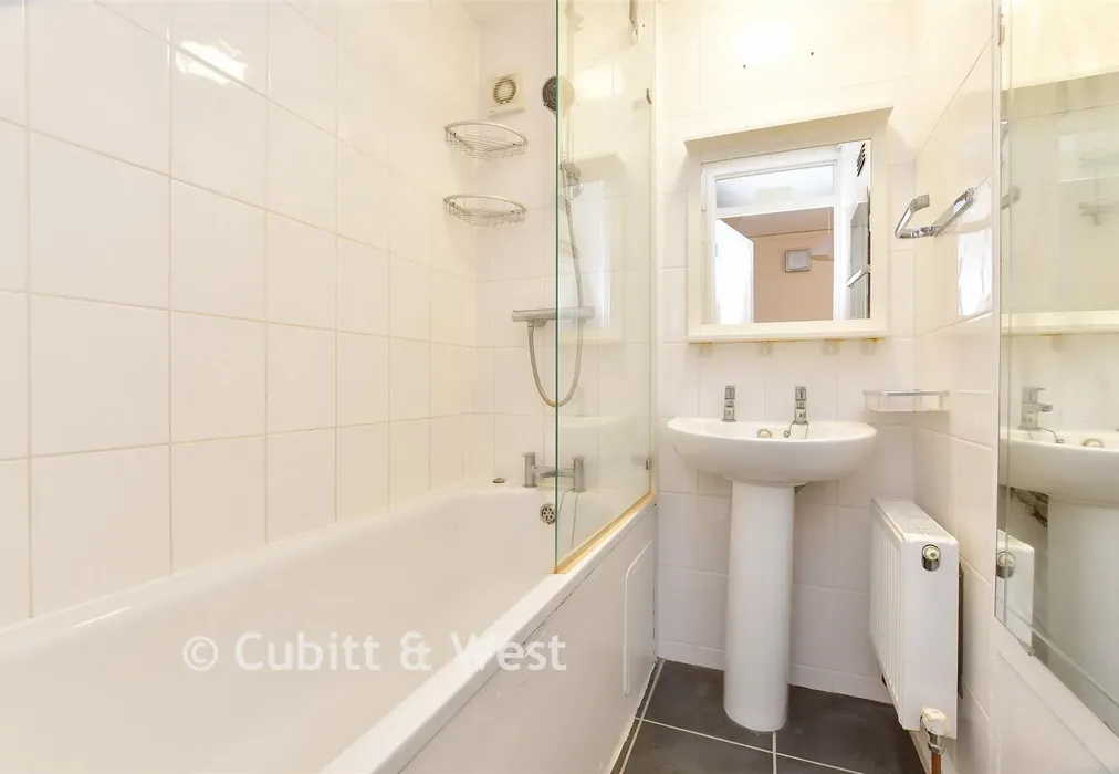 Bathroom - Basinghall Gardens, South Sutton, Surrey - Wards of Kent