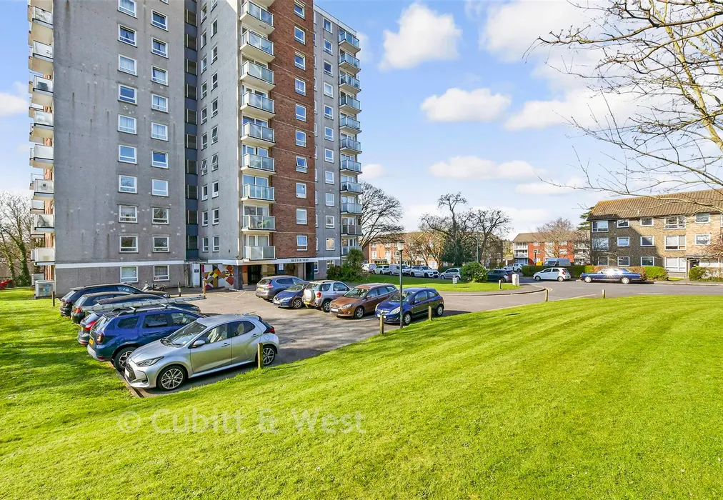 Driveway/Parking - Basinghall Gardens, South Sutton, Surrey - Wards of Kent