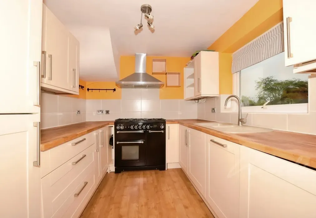 592e4403-kitchen - Millfield Manor Whitstable CT5 - Wards of Kent