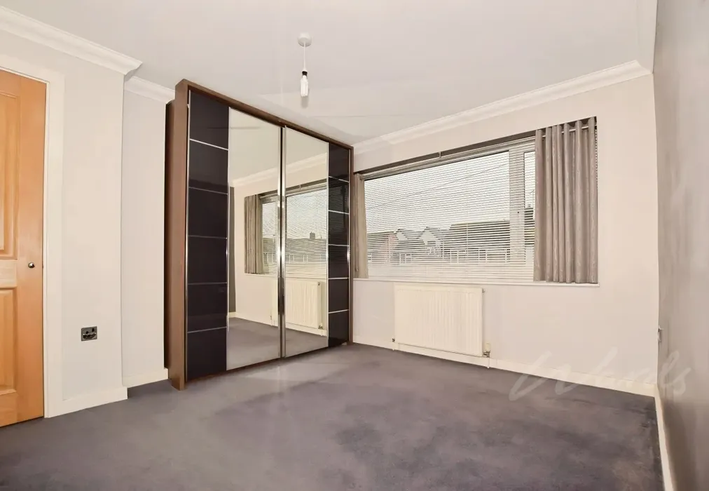 37d5b568-Bedroom 201 - Millfield Manor Whitstable CT5 - Wards of Kent