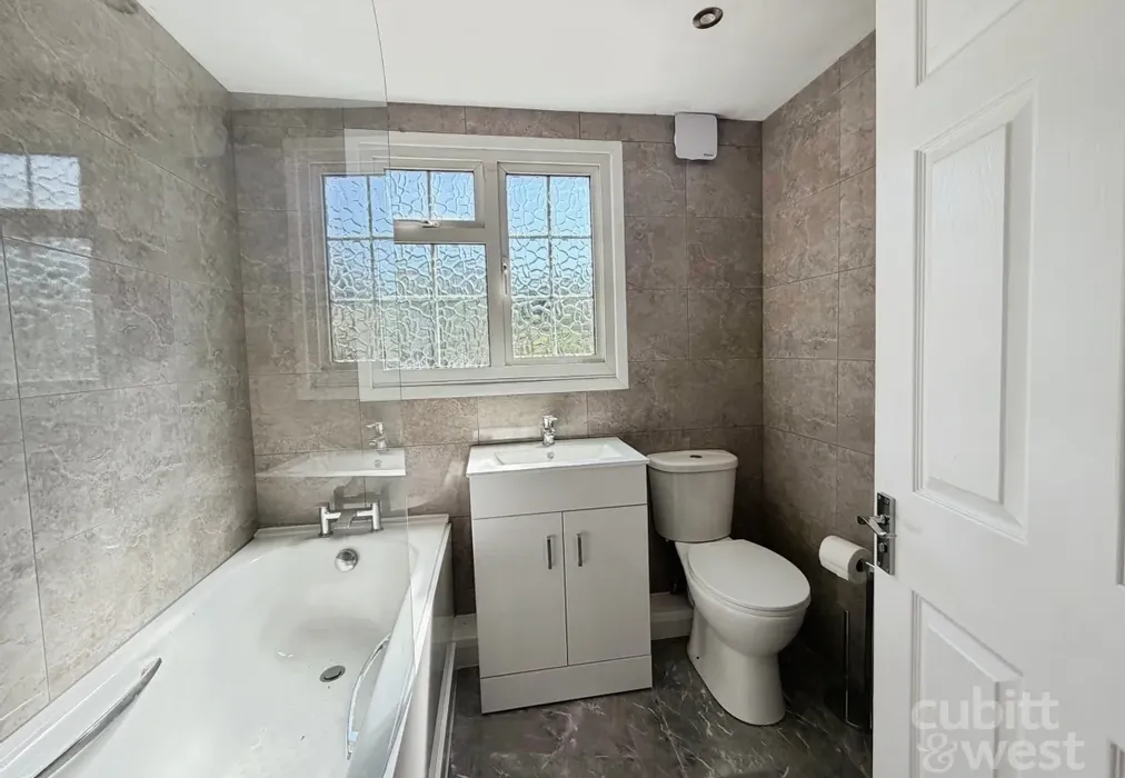  - Sea View Road Hayling Island PO11 - Wards of Kent