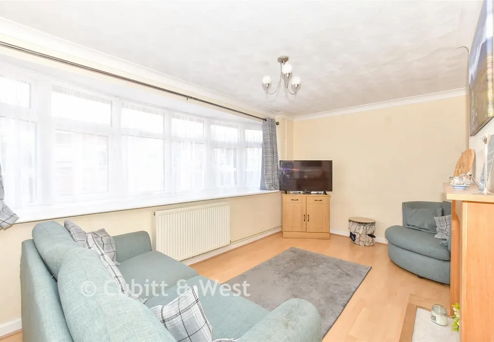 Lounge - Oakshott Drive, West Leigh, Havant, Hampshire - Wards of Kent