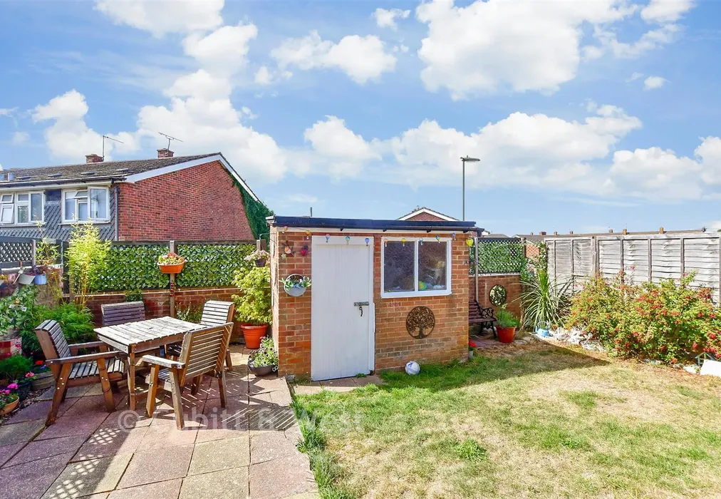 Rear Garden - Oakshott Drive, West Leigh, Havant, Hampshire - Wards of Kent