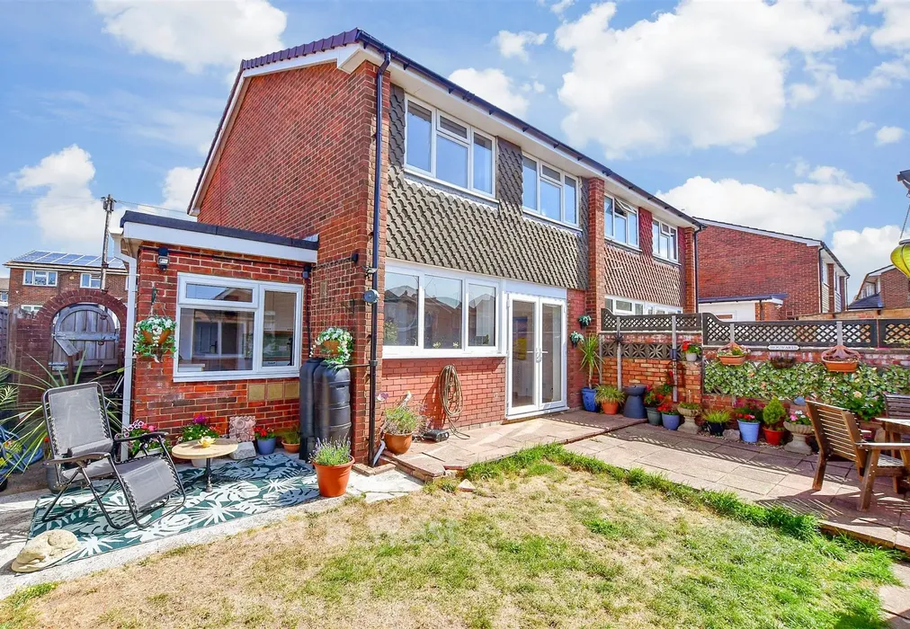 Rear Garden - Oakshott Drive, West Leigh, Havant, Hampshire - Wards of Kent