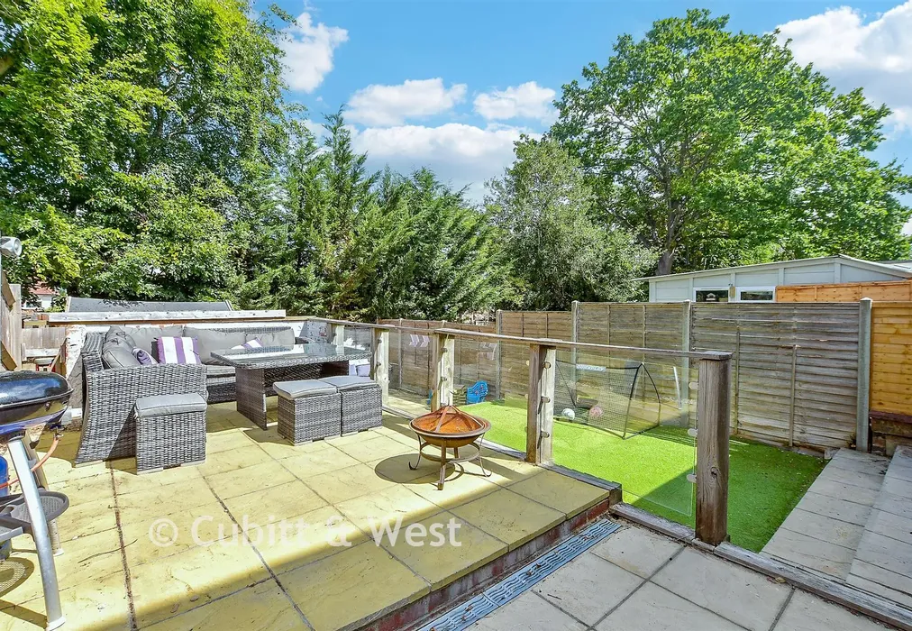 Rear Garden - Noel Green, Burgess Hill, West Sussex - Wards of Kent